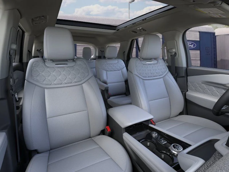 New 2026 Star White Metallic Tri-Coat Ford Platinum image 10