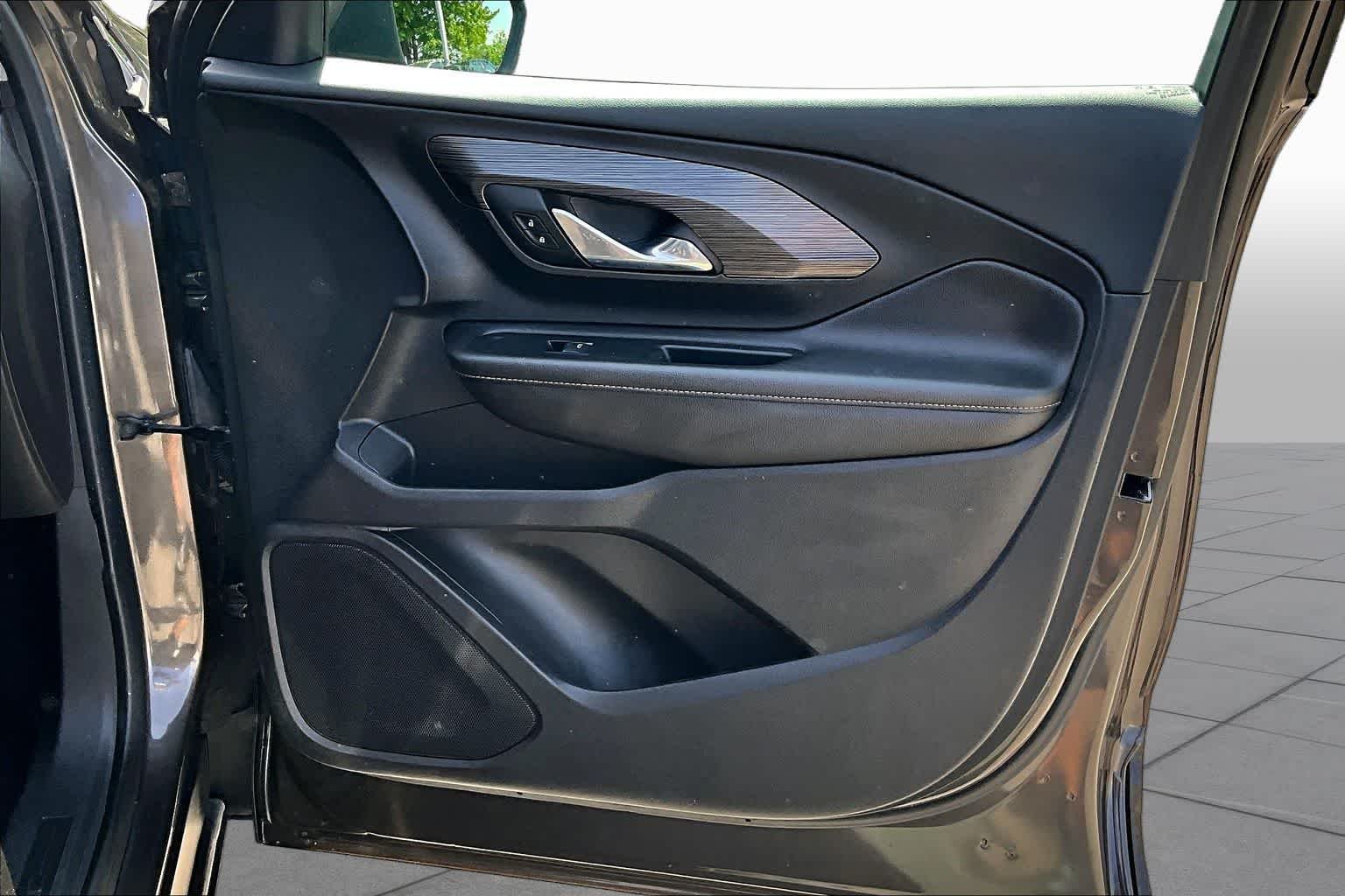 Used 2020 Smokey Quartz Metallic GMC SLT image 22