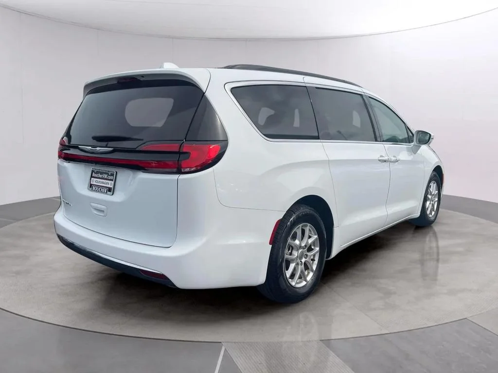 Used 2022 Bright White Clearcoat Chrysler Touring L image 5