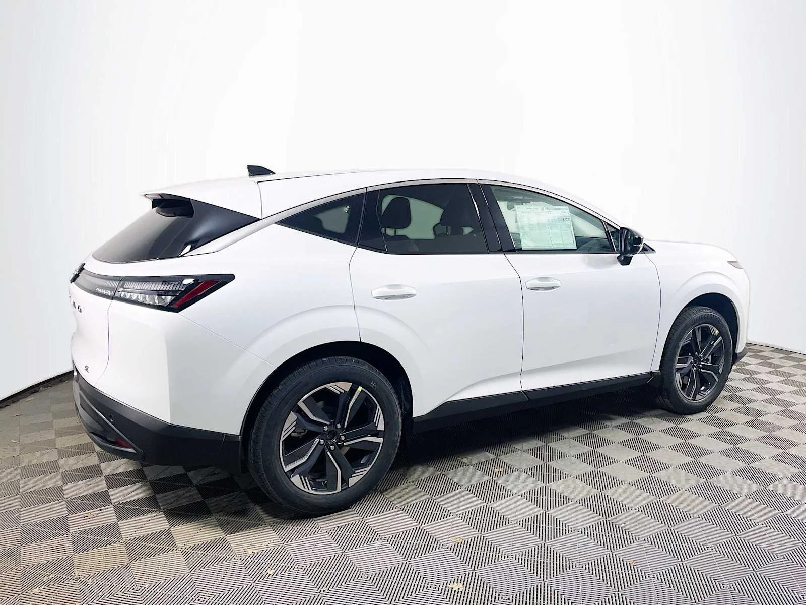 New 2026 Everest White Pearl TriCoat Nissan SL image 2