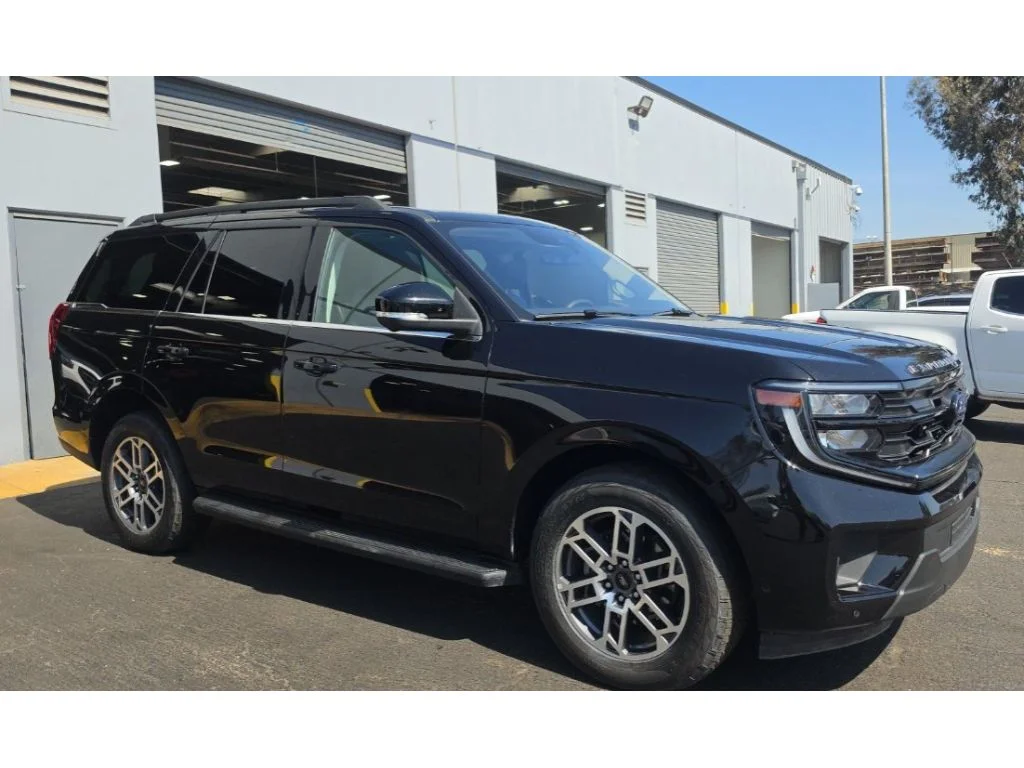 Used 2025 Agate Black Metallic Ford Active image 2