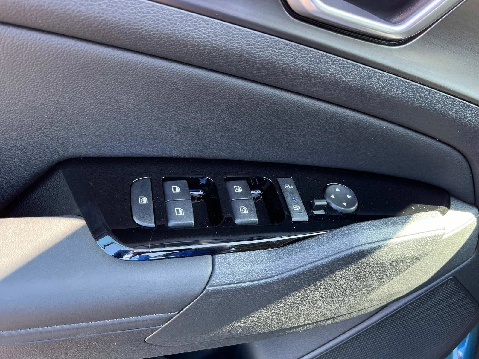 2025 Kia Sportage EX Hybrid - Photo 23
