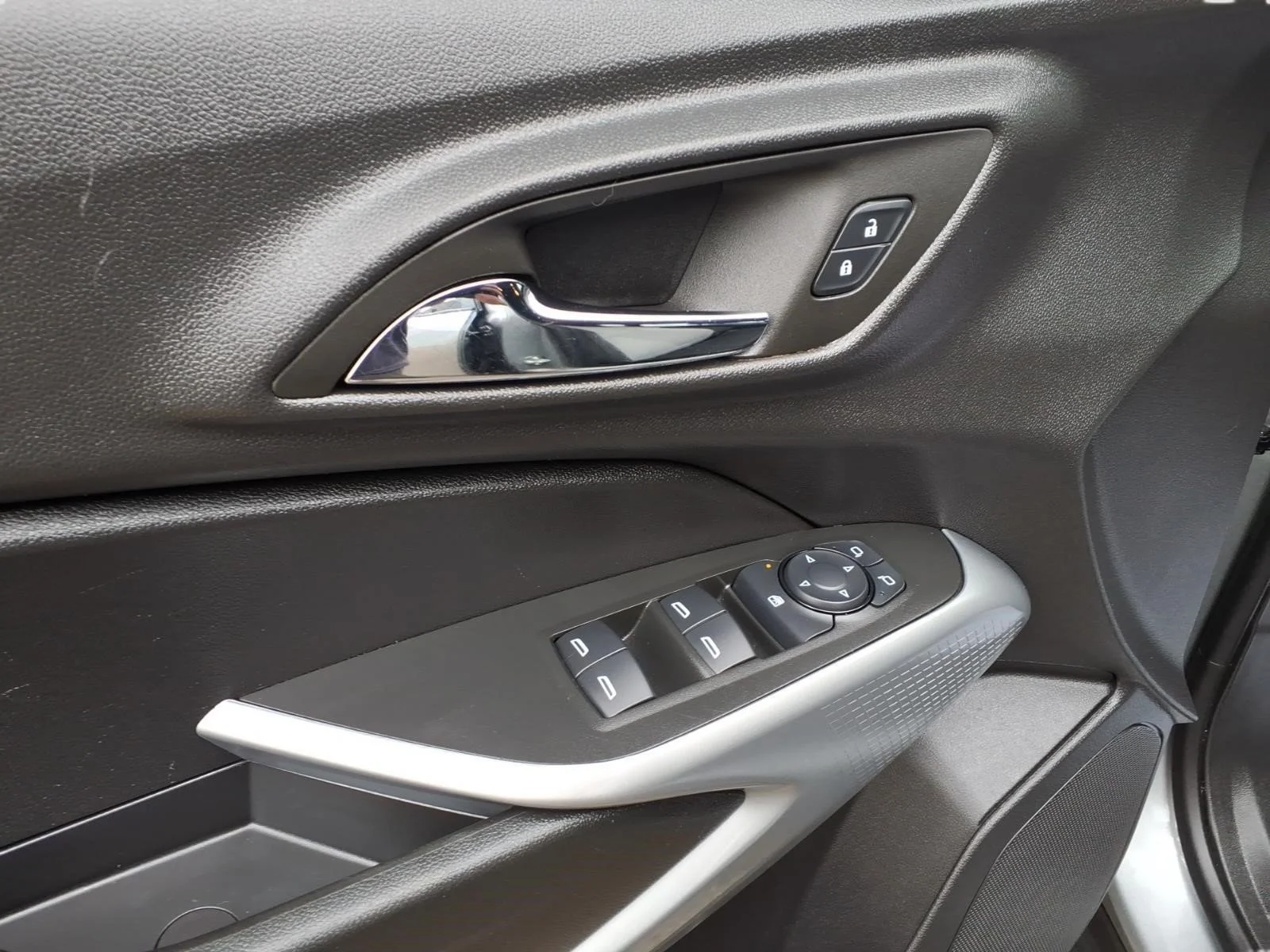 Used 2026 Dk. Gray Chevrolet RS (CB) image 13