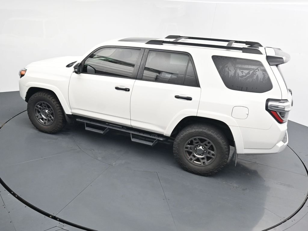 Used 2020 White Toyota Venture image 23