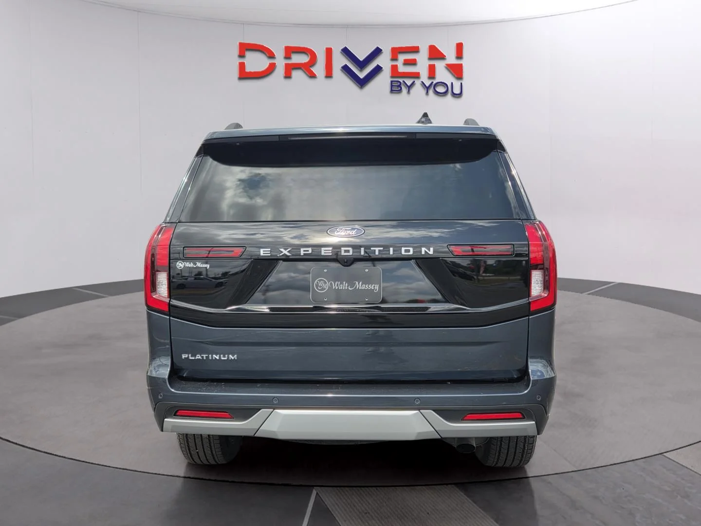 Used 2025 Stone Blue Ford Platinum image 4
