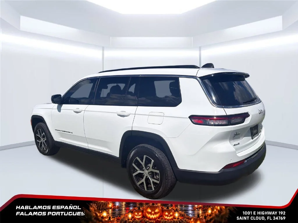 Used 2025 White Jeep Limited 4x4 image 3
