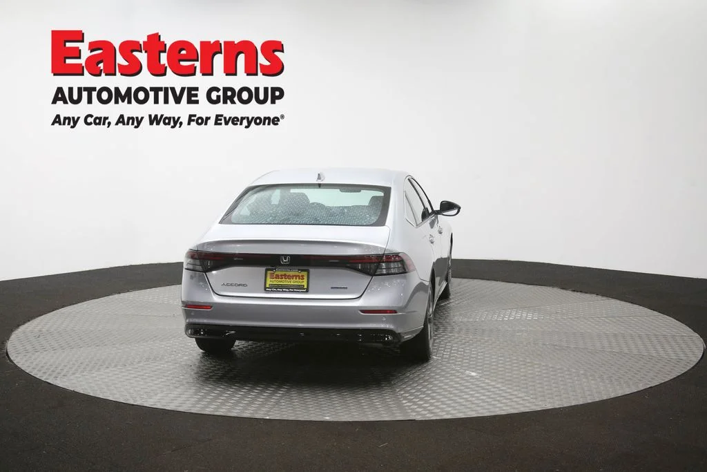 Used 2025 Silver Honda EX-L image 34