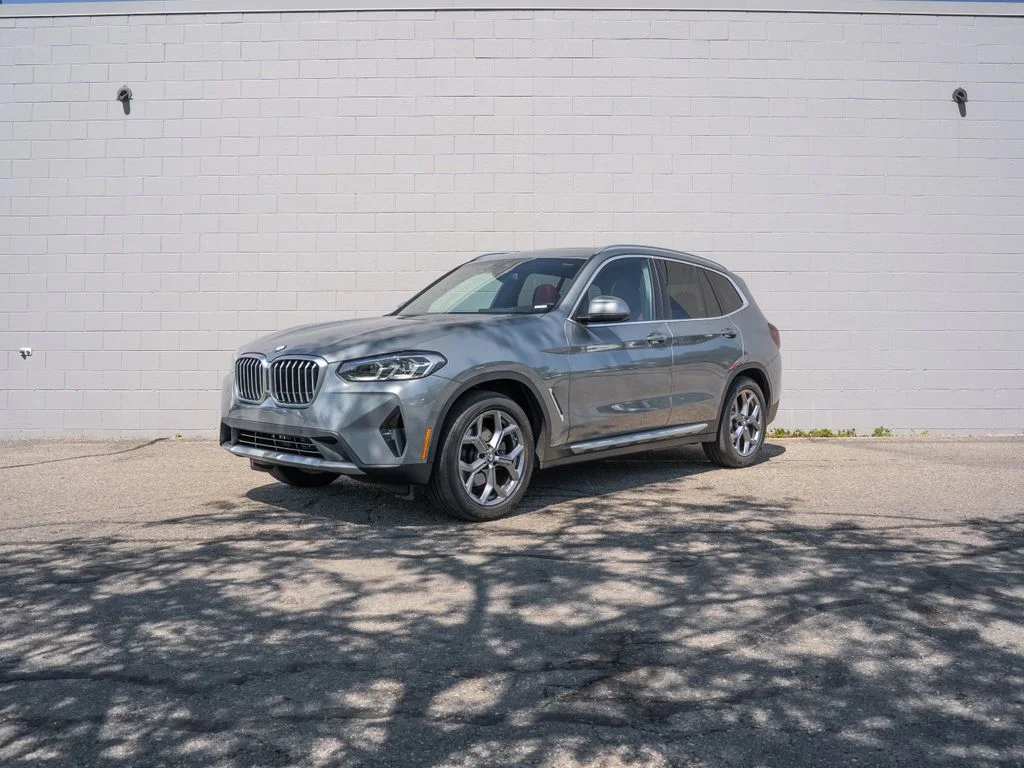 Used 2024 Gray BMW xDrive30i image 1