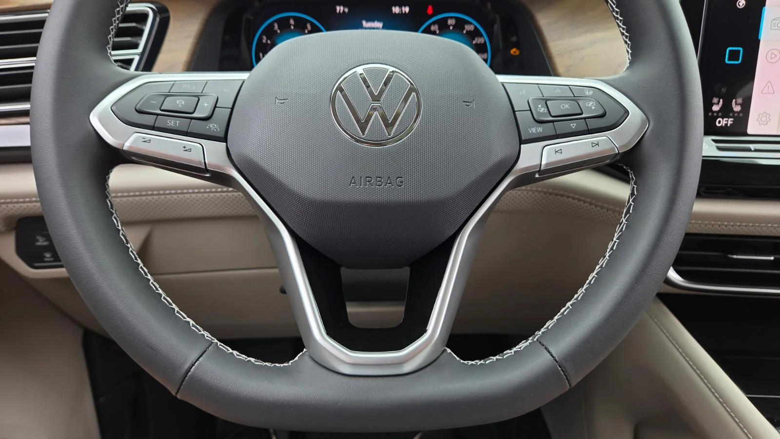 New 2026 opal white pearl Volkswagen 2.0T SE w/Technology image 28