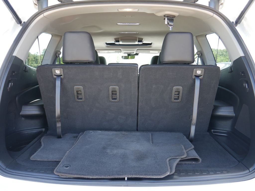 Used 2022 White Honda Touring image 12