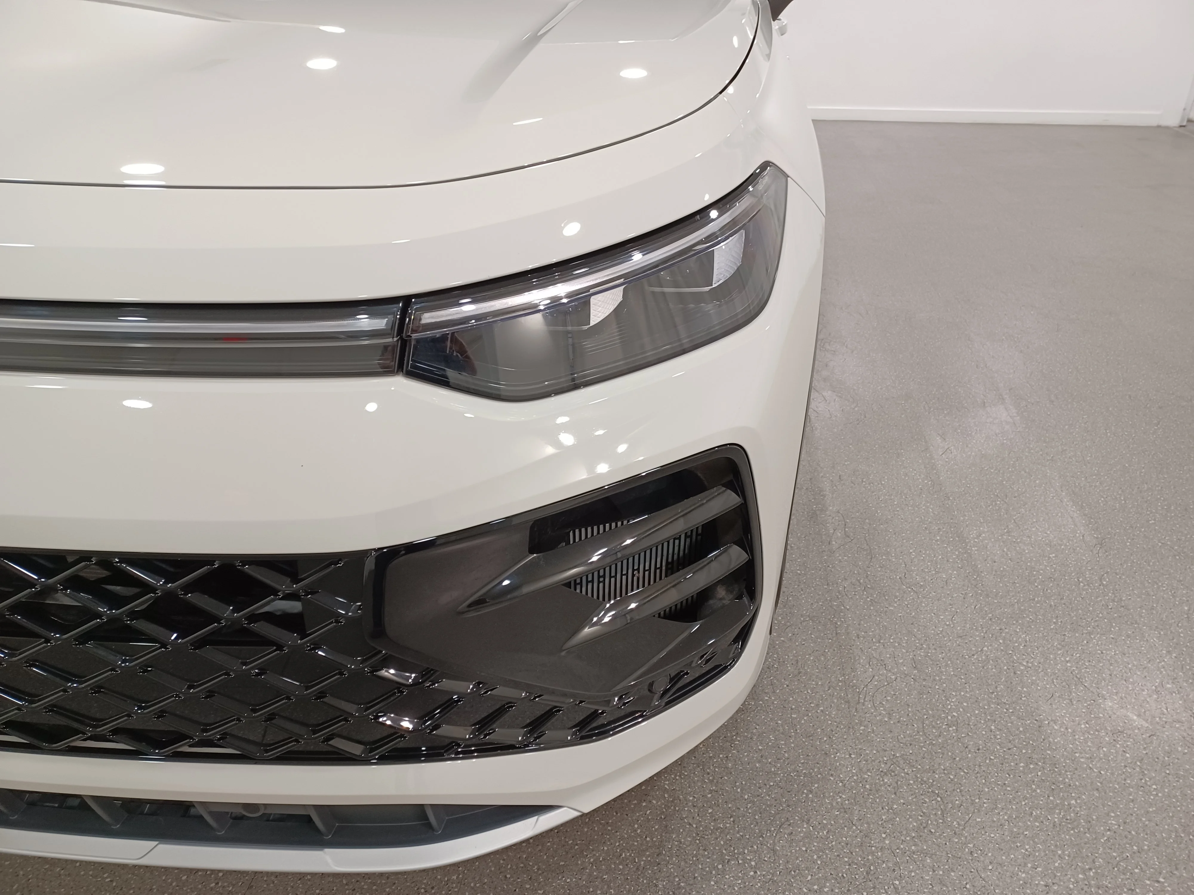 Certified Used 2026 Ascot Gray Volkswagen Highline Turbo R-Line 4Motion*AWD | Adaptive Cruise | Cooled Massage Seats | HUD | 360 Cam | Nav image 5