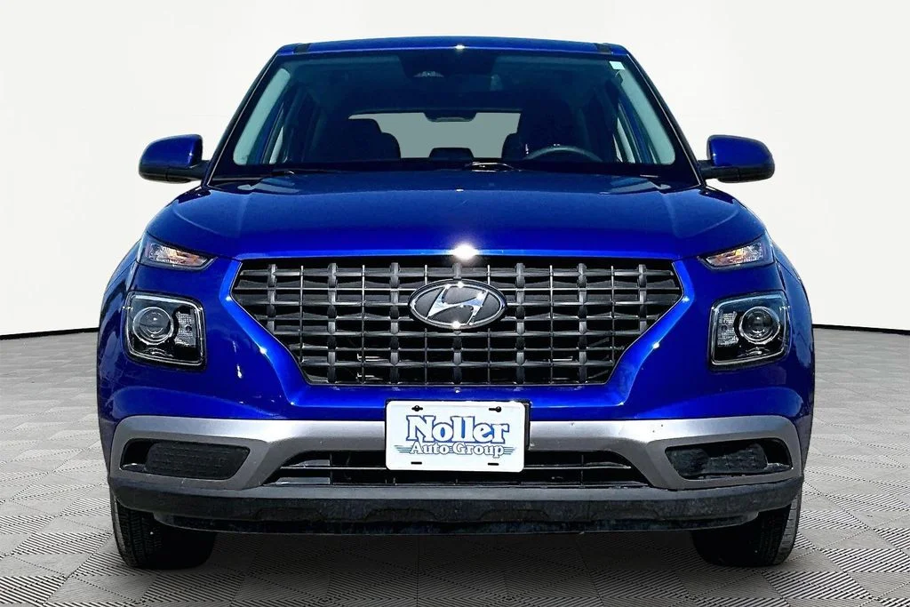 Used 2024 Intense Blue Hyundai SE image 3