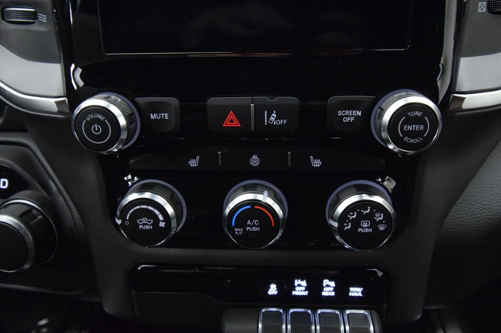 New 2026 Diamond Black Crystal Pearl-Coat Exterior Paint RAM Big Horn/Lone Star image 22