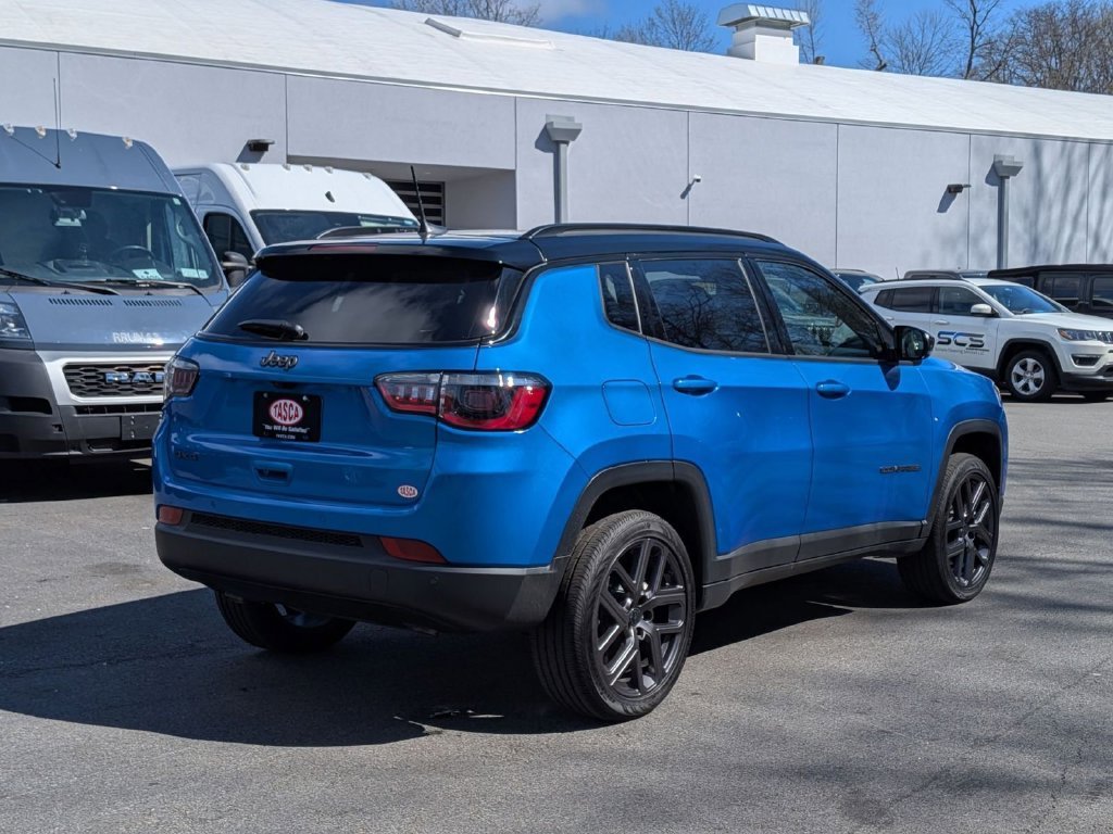 New 2026 Hydro Blue Pearl-Coat Exterior Paint Jeep Limited image 3