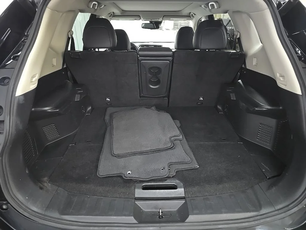 Used 2017 Black Nissan SL image 13
