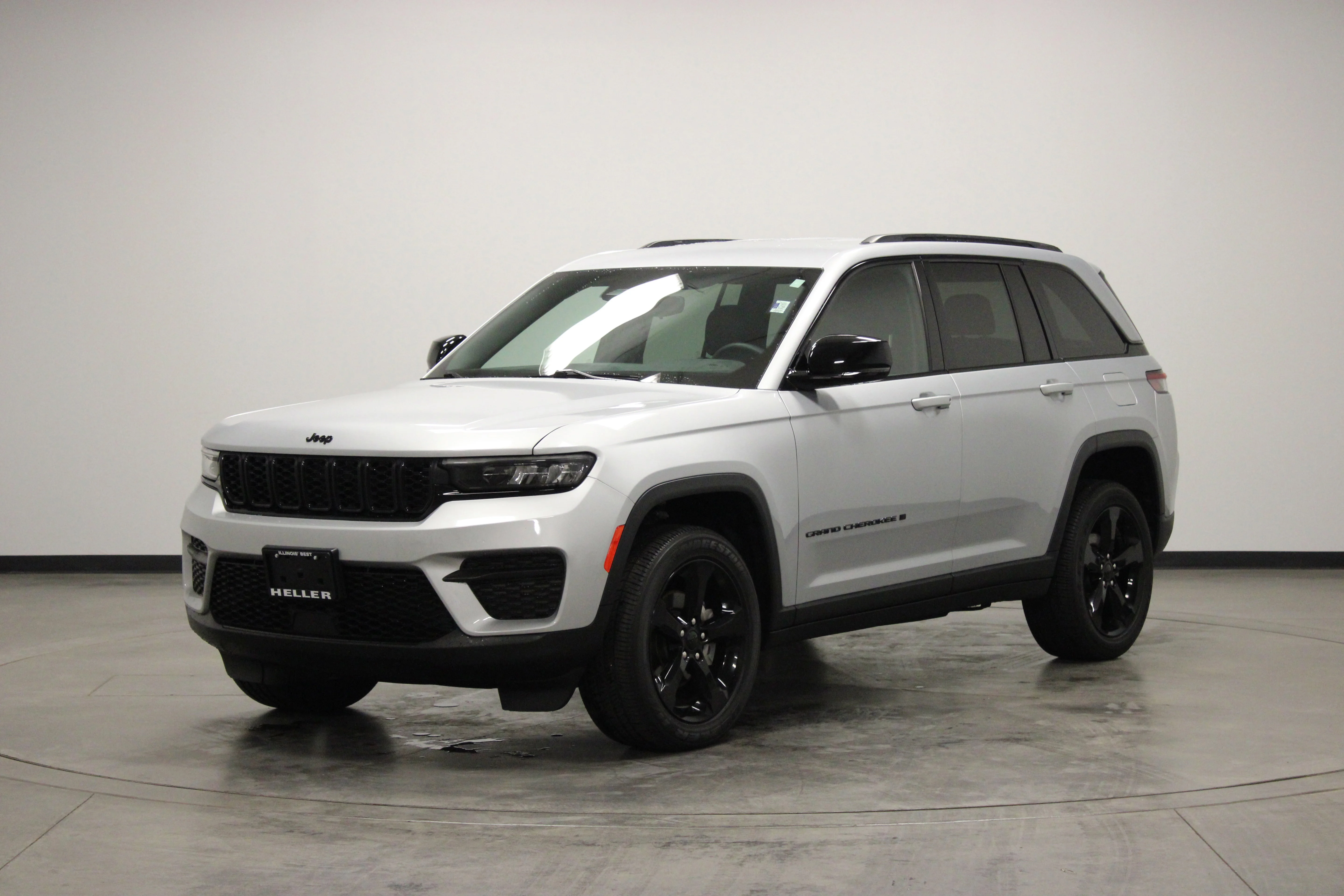 Used 2023 Silver Zynith Jeep Altitude X image 4