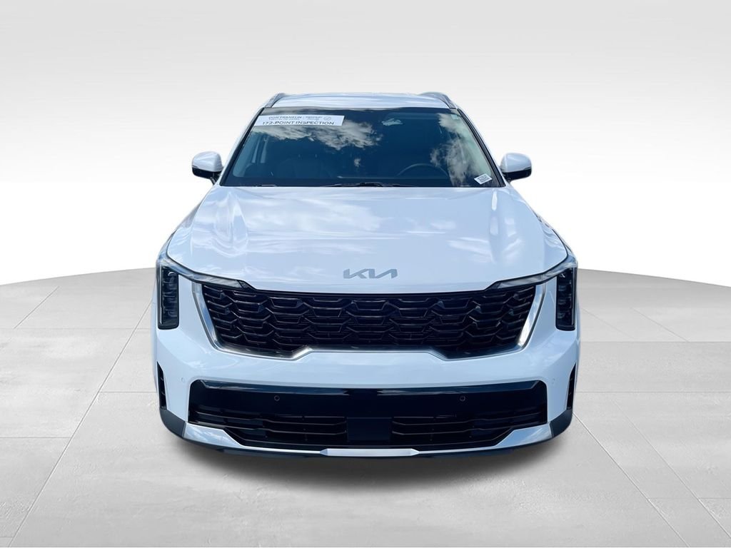 Used 2025 White Kia S image 3