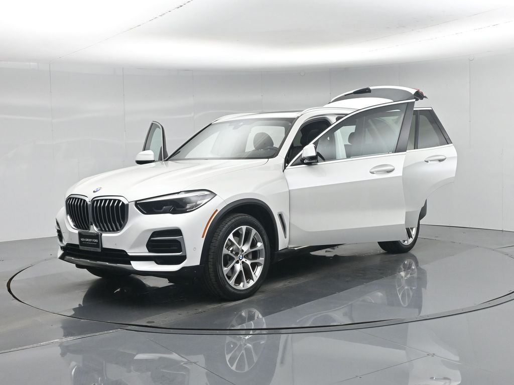 Certified Used 2023 White BMW sDrive40i image 40