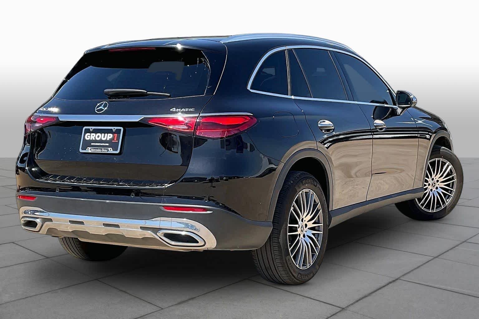 Used 2025 Obsidian Black Metallic Mercedes-Benz GLC 300 image 21