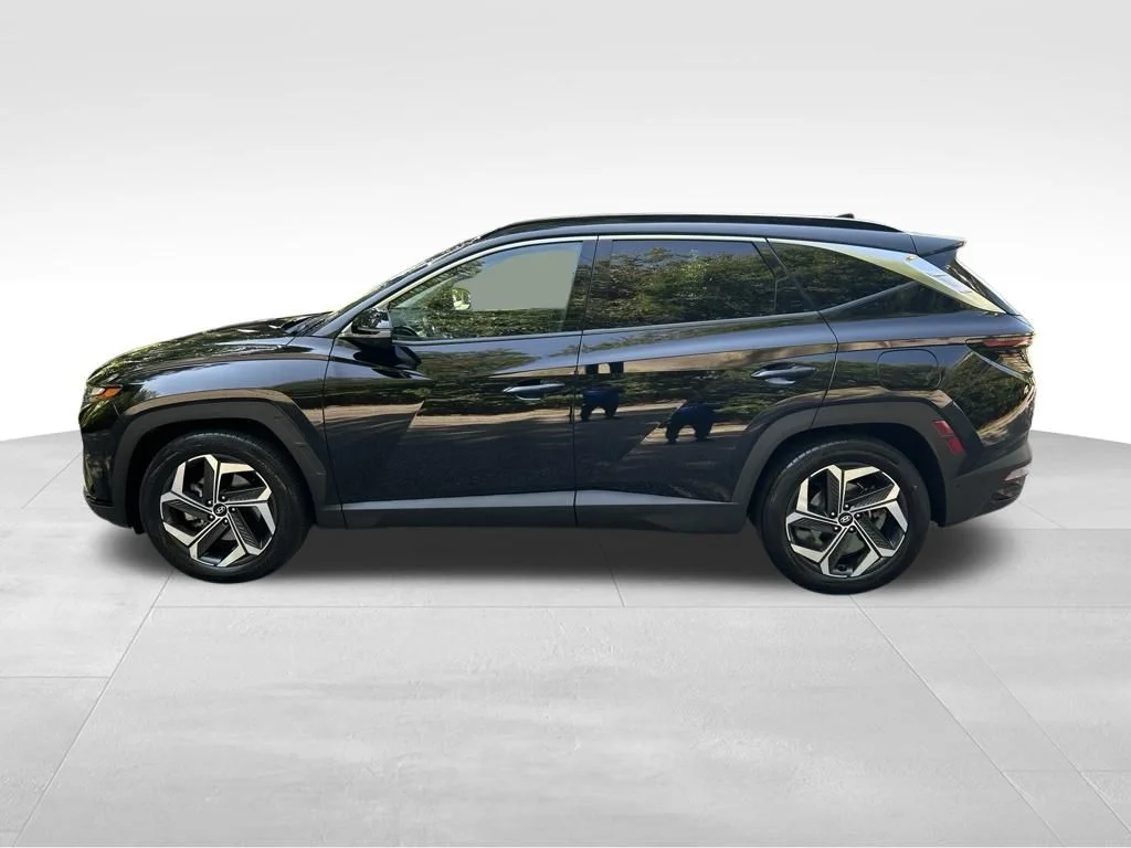 Used 2022 Black Hyundai Limited image 2
