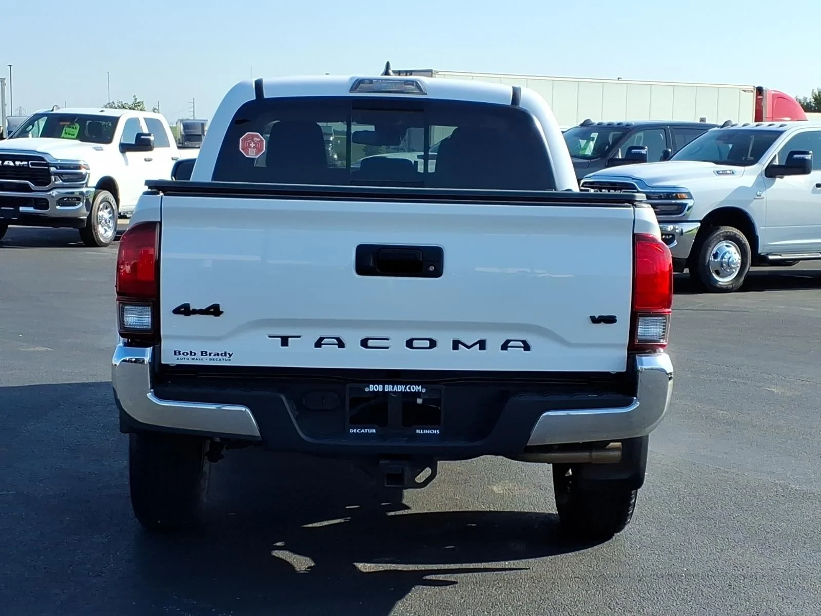 Used 2018 White Toyota  image 11