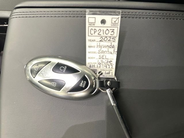 Used 2025 White Hyundai SEL image 32
