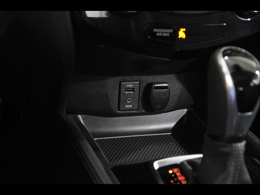 Used 2017 Monarch Orange Nissan SL image 15