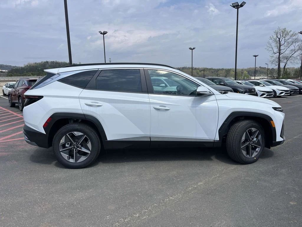 New 2026 White Hyundai SEL Premium image 2