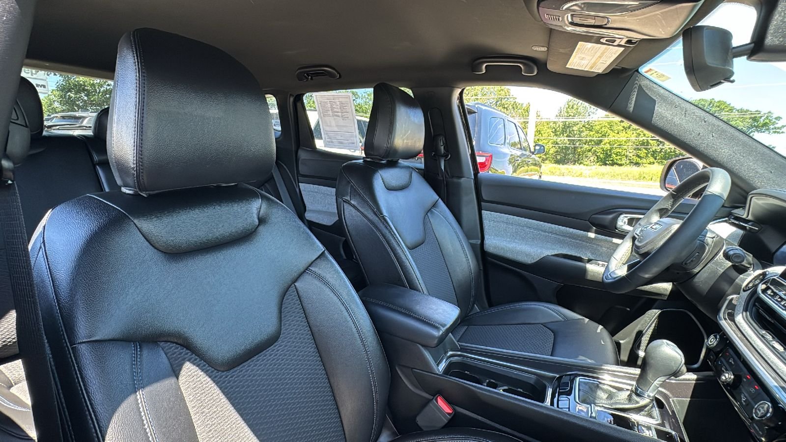 Used 2025 Black Jeep Latitude image 17