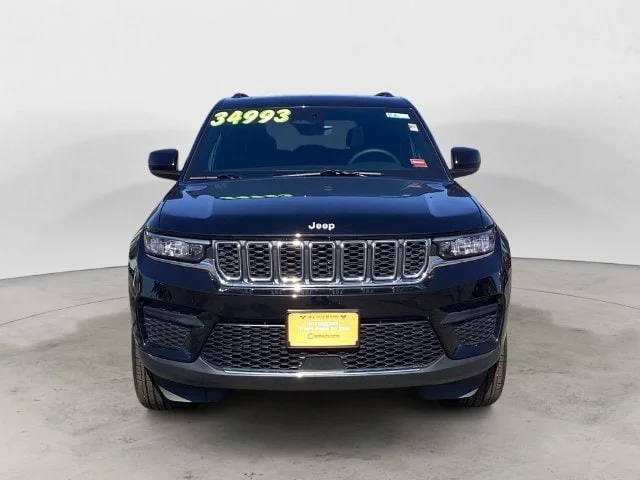 Certified Used 2025 Diamond Black Jeep Laredo X image 8