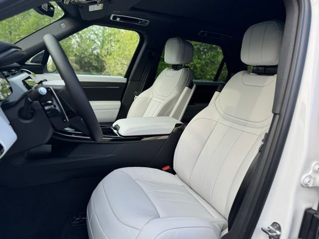 New 2026 Ostuni Pearl White LAND ROVER SE image 11