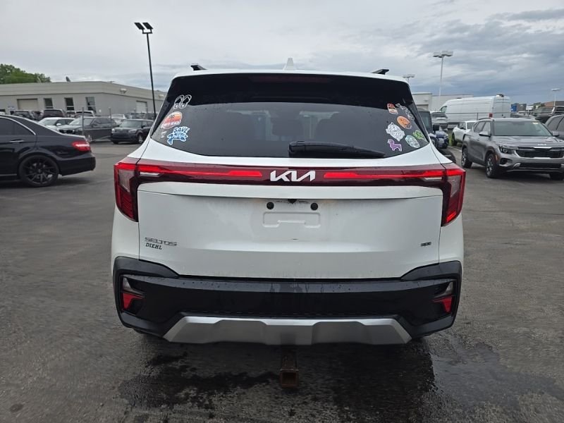 Used 2024 White Kia S image 7