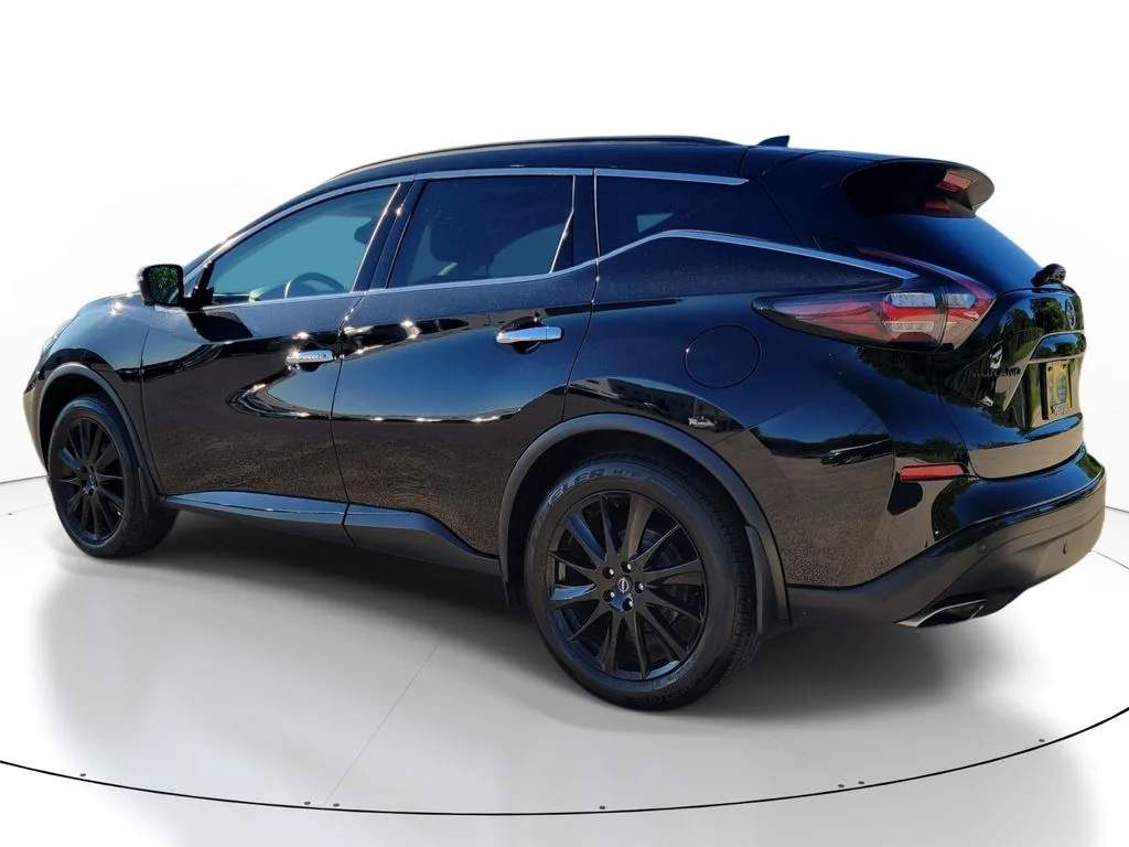 Used 2023  Nissan SL image 3
