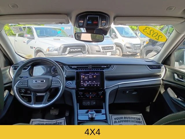 Used 2023 White Jeep Laredo image 9
