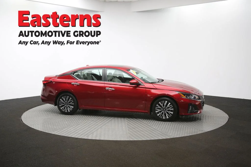 Used 2023 Red Nissan 2.5 SV image 46