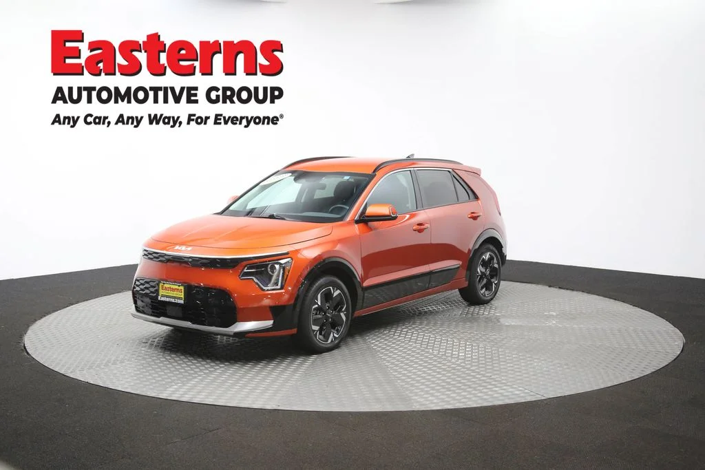 Used 2023 Red Kia Wind image 55