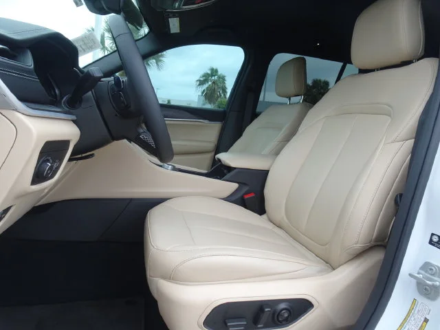Used 2025 Bright White Clearcoat Jeep Limited image 7