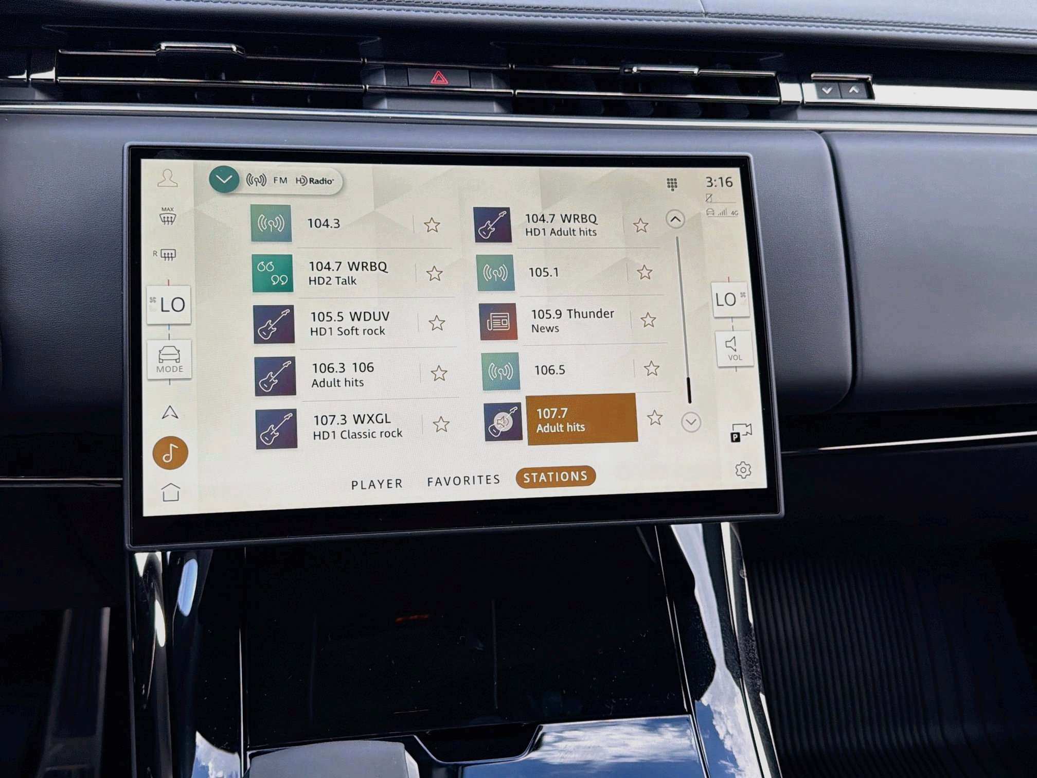 New 2027 Fuji White Land Rover Dynamic SE image 30