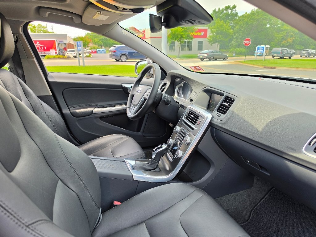 Used 2016 Silver Volvo T5 Drive-E Premier image 25