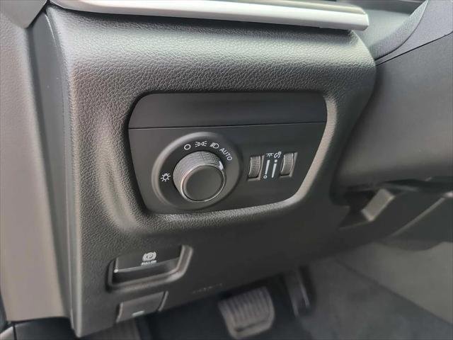 New 2027 Bright White Clear-Coat Paint Jeep Altitude image 20