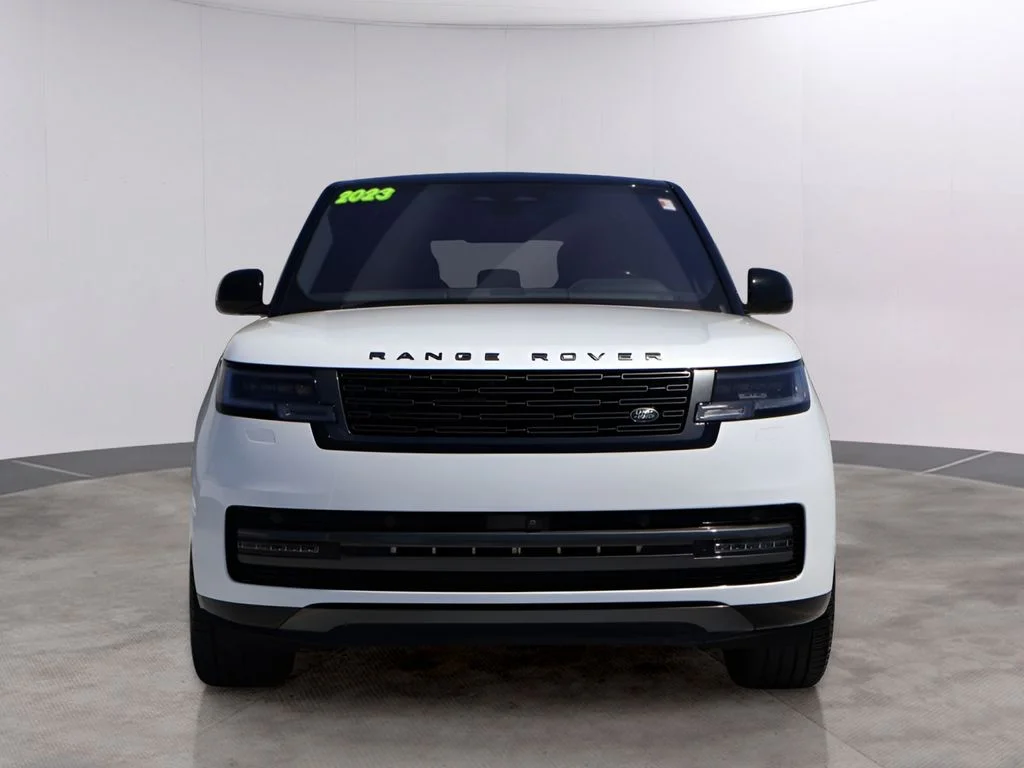 Used 2023 Ostuni Pearl White Land Rover SE image 2