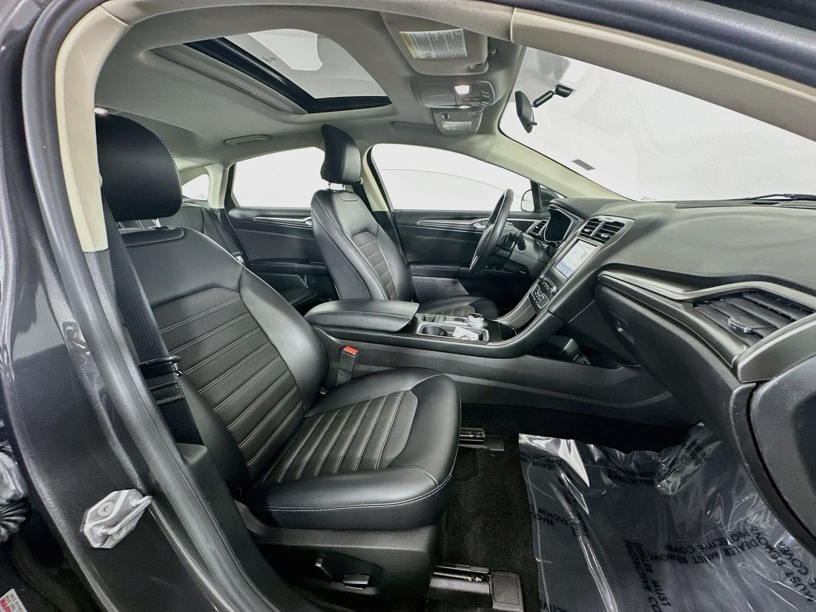 Used 2017 Magnetic Ford SE image 28