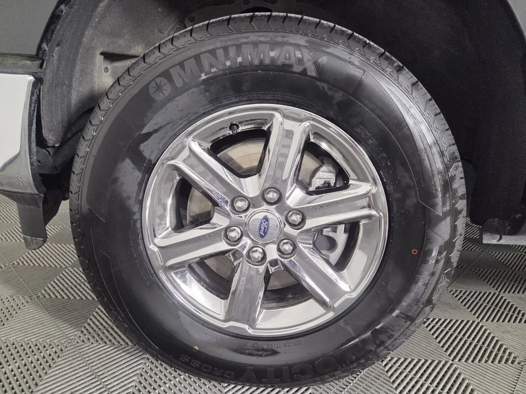 Used 2025 Black Metallic Ford XLT image 7