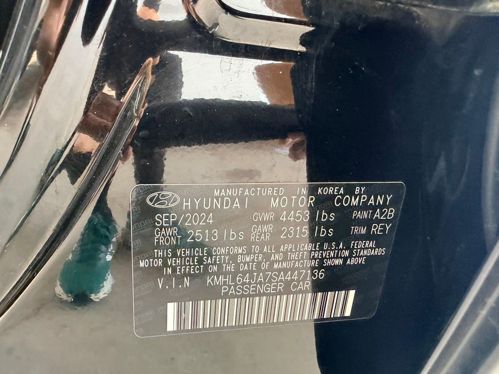 Used 2025 Black Hyundai SEL image 39