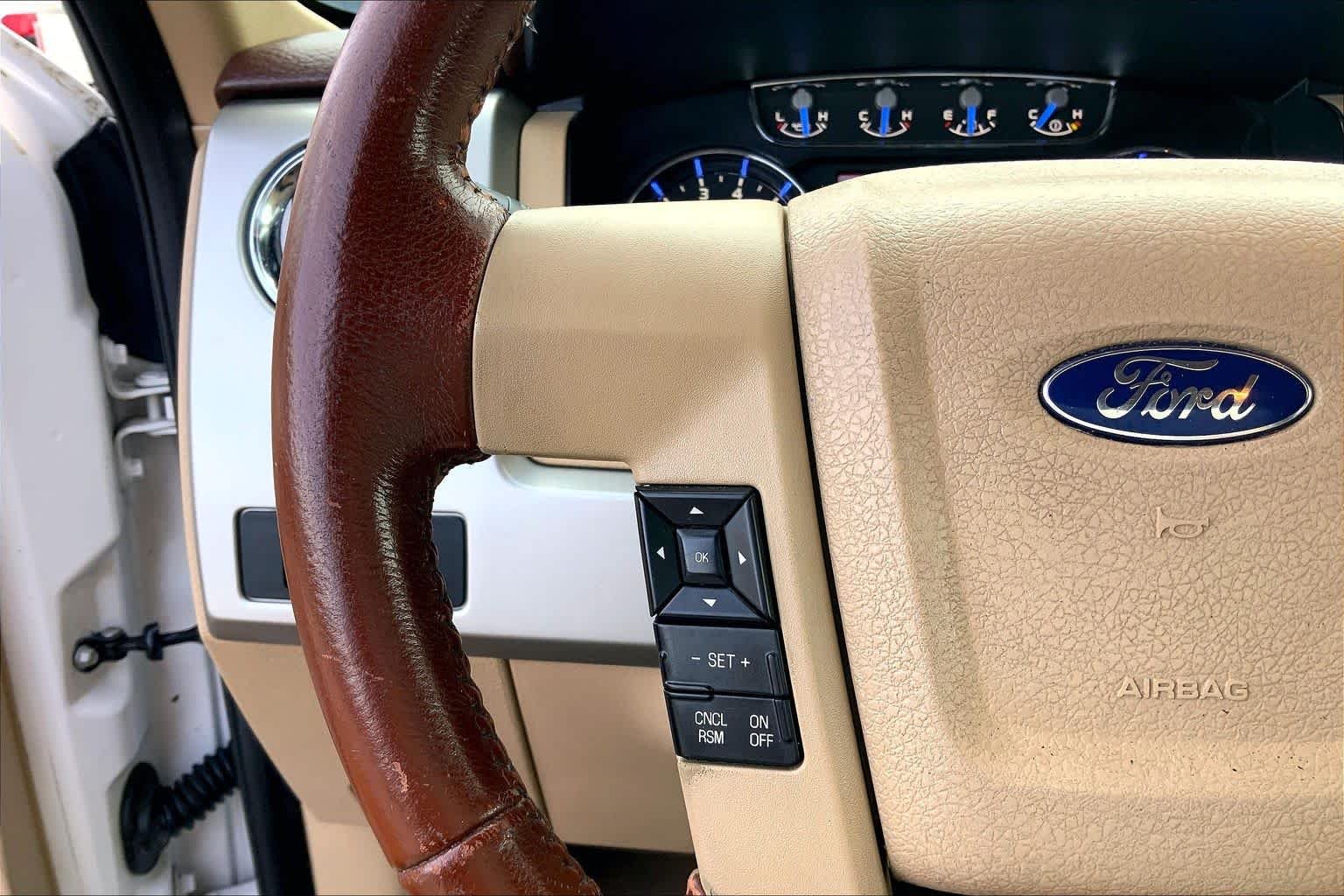 Used 2013 White Platinum Tri-Coat Metallic Ford King Ranch image 23