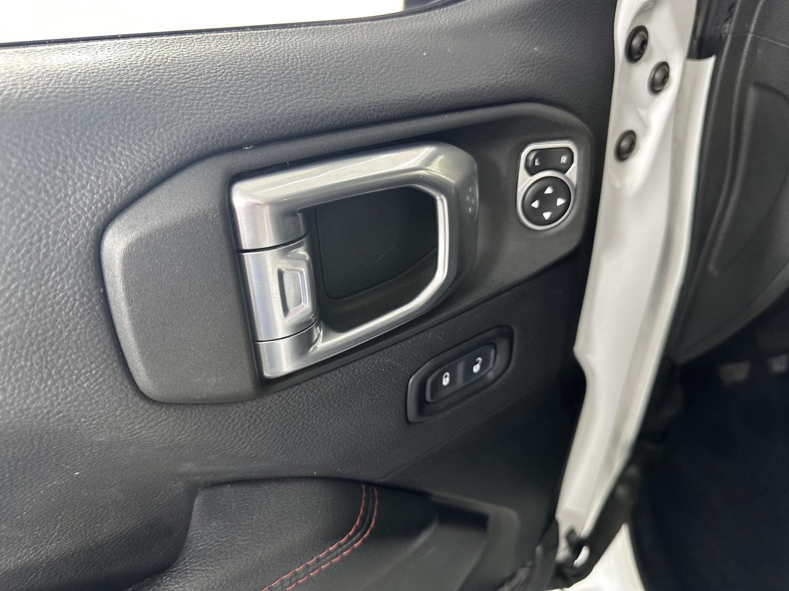 Used 2021 Bright White Clearcoat Jeep Unlimited Rubicon image 15