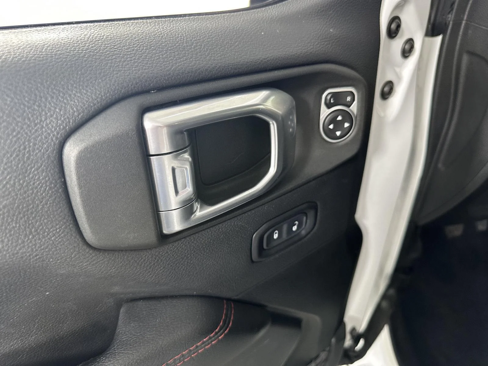 Used 2021 Bright White Clearcoat Jeep Unlimited Rubicon image 25