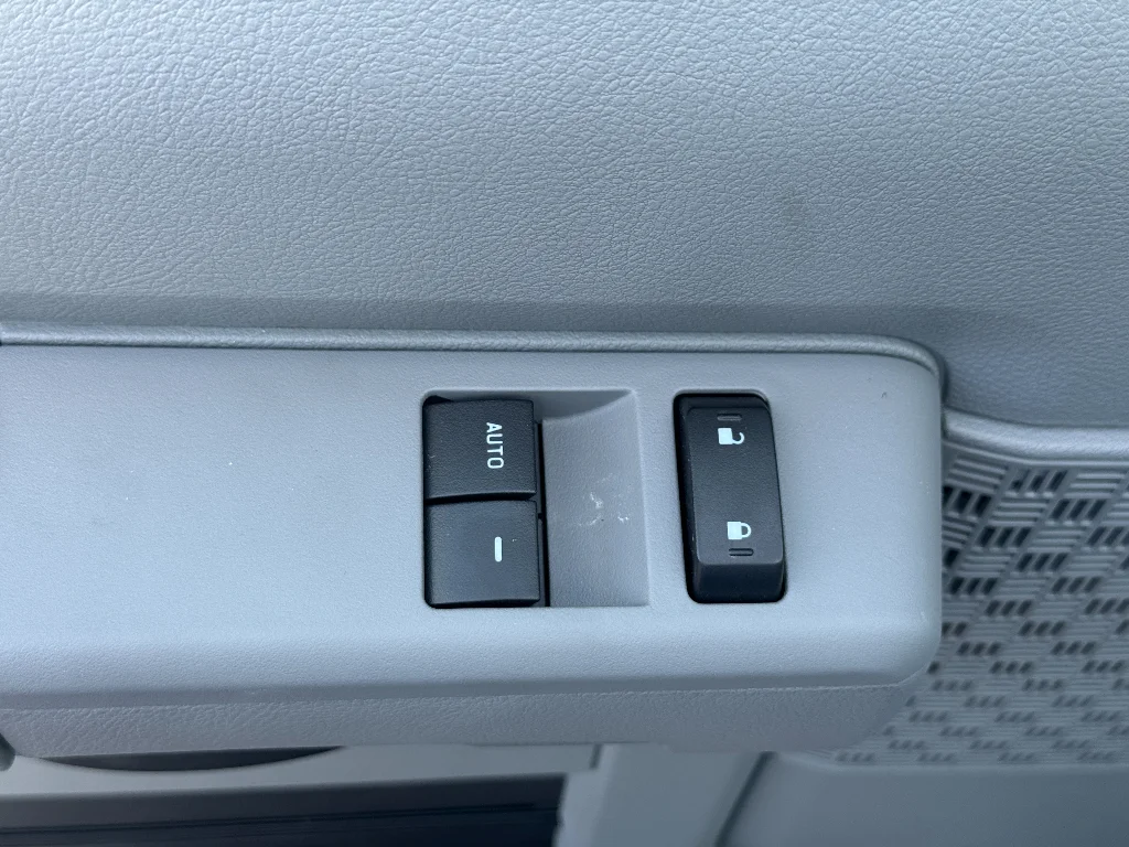 New 2027 Oxford White Ford Knapheide KUV image 17