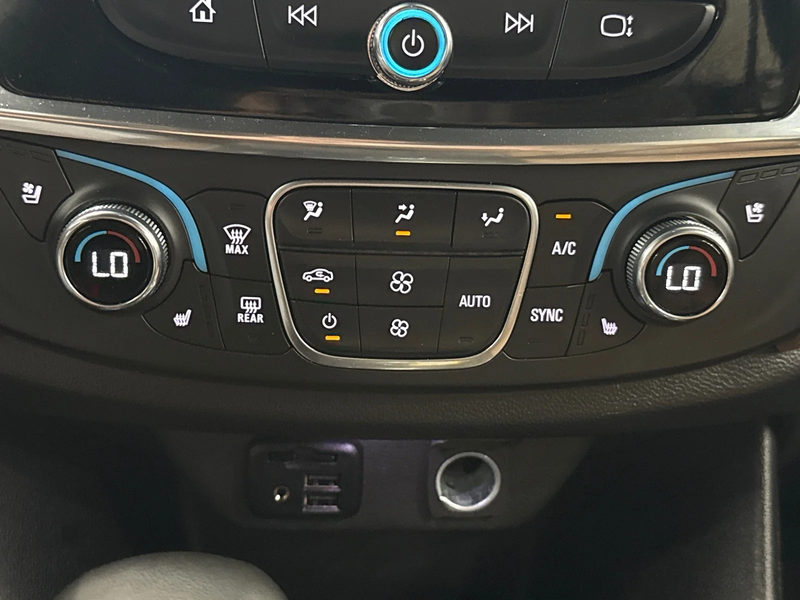 Used 2023 Iridescent Pearl Tricoat Chevrolet Premier FWD image 21