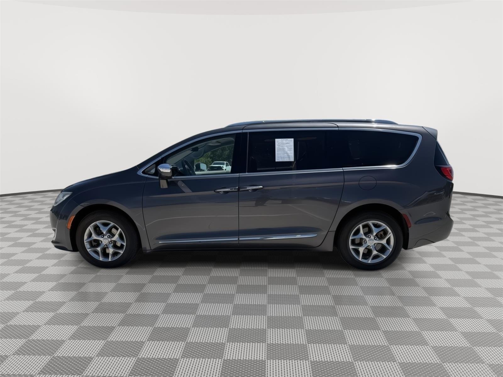Used 2018 Granite Crystal Metallic Clearcoat Chrysler Limited image 4